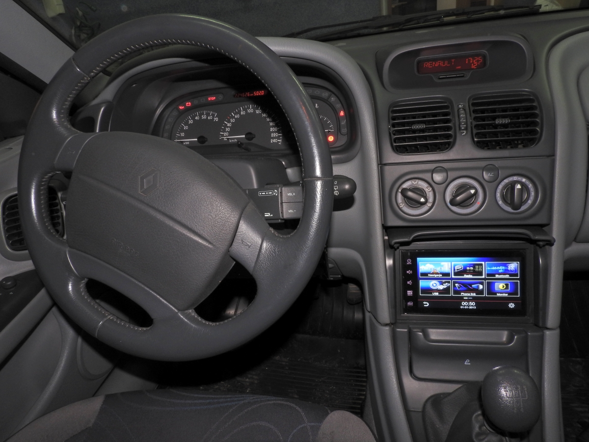 Renault Laguna.jpg